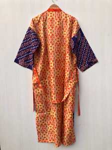 Kimono vintage indio de seda con estampado floral, largo hasta la rodilla, talla grande, suave, perfecto para el verano, para fiestas. - Product Image 2