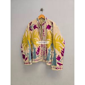 เสื้อแจ็คเก็ตผ้าฝ้ายอุซเบกแบบซูซานี งานแฮนด์เมด เสื้อแจ็คเก็ตสั้น ปักลายหลากหลาย ซับในผ้าฝ้าย สไตล์โบโฮชิค เสื้อคลุม - Product Image 4
