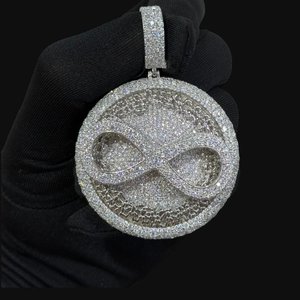 Colgante Infinito Personalizado de Plata de Ley 925 con Moissanita VVS de Corte Brillante Redondo, Joyería Hip Hop Iced Out para Uso Unisex - Product Image 1