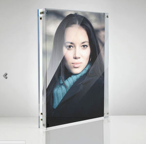 2025 cadre photo acrylique économique 5R avec aimant pour un affichage facile | Idéal pour les magasins de détail - Product Image 6