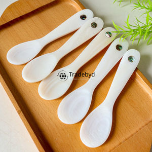 Cuchara con Incrustaciones de Madreperla Hecha a Mano, Elegante Accesorio para Mesa de Comedor por Tradebyd - Product Image 4