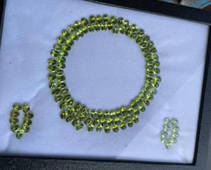 Peridoto natural de corte ovalado, piedras preciosas sueltas verdes facetadas para la elaboración de collares - Product Image 2