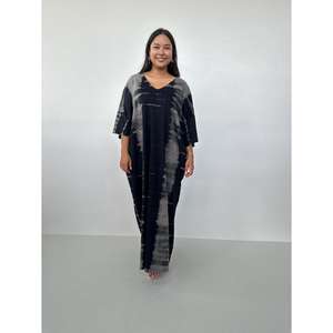 Robe Kaftan Longue Femme Noire Tie-Dye à Taille Naturelle, Col en V, Coupe Ample, Manches Chauve-Souris, Tenue de Détente et de Vacances - Product Image 2