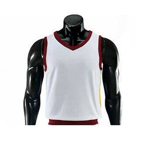 Ensemble d'uniformes de basketball blancs personnalisés pour hommes – Débardeur col en V et short en polyester anti-humidité avec logo frontal – Tenue d'équipe - Product Image 5