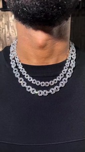 Cadena de Joyería de Eslabones Cubanos de Moissanita en Oferta, Collar Premium para Fiestas y Eventos Casuales, Disponible para la Venta - Product Image 6