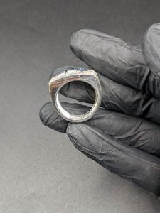 Bague en argent sterling plaqué platine étincelant avec perle d'eau douce et moissanite sertie clos, idéale pour mariée, promesse ou anniversaire - Product Image 1