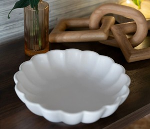 Luxury Ceramic <b>Candle</b> Vessel Wide Scalloped Bowl Heat Resistant Thick Wall Smooth Glaze Reusable Home Decor Multi <b>Wick</b> Holder - Product Image 5