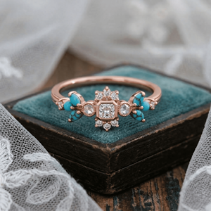 Anillo de compromiso de moissanita verde con gema de laboratorio de esmeralda, corte marquesa, engaste de garra, chapado en oro, para mujer, moderno, para boda - Product Image 2