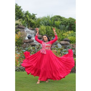 Navratri spécial belle robe traditionnelle chinoise brodée - Product Image 4