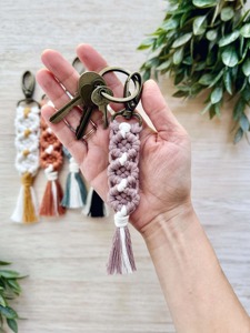 Llavero de Macramé Duradero y de Primera Calidad, Hecho a Mano con Cuerda de Algodón, para Colgar en Bolsos, como Porta Llaves, Decoración para Espejos de Coche, Ideal para Regalo - Product Image 2