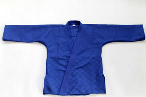 Uniforme Tradicional de Judo con Cuello Reforzado y Tela Resistente para Sesiones de Entrenamiento Duraderas - Product Image 1