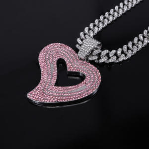 Colgante de Corazón con Piedras de Moissanita Rosa, Chapado en Plata 925, Amuleto Unisex Estilo Hiphop para Uso Diario - Product Image 1