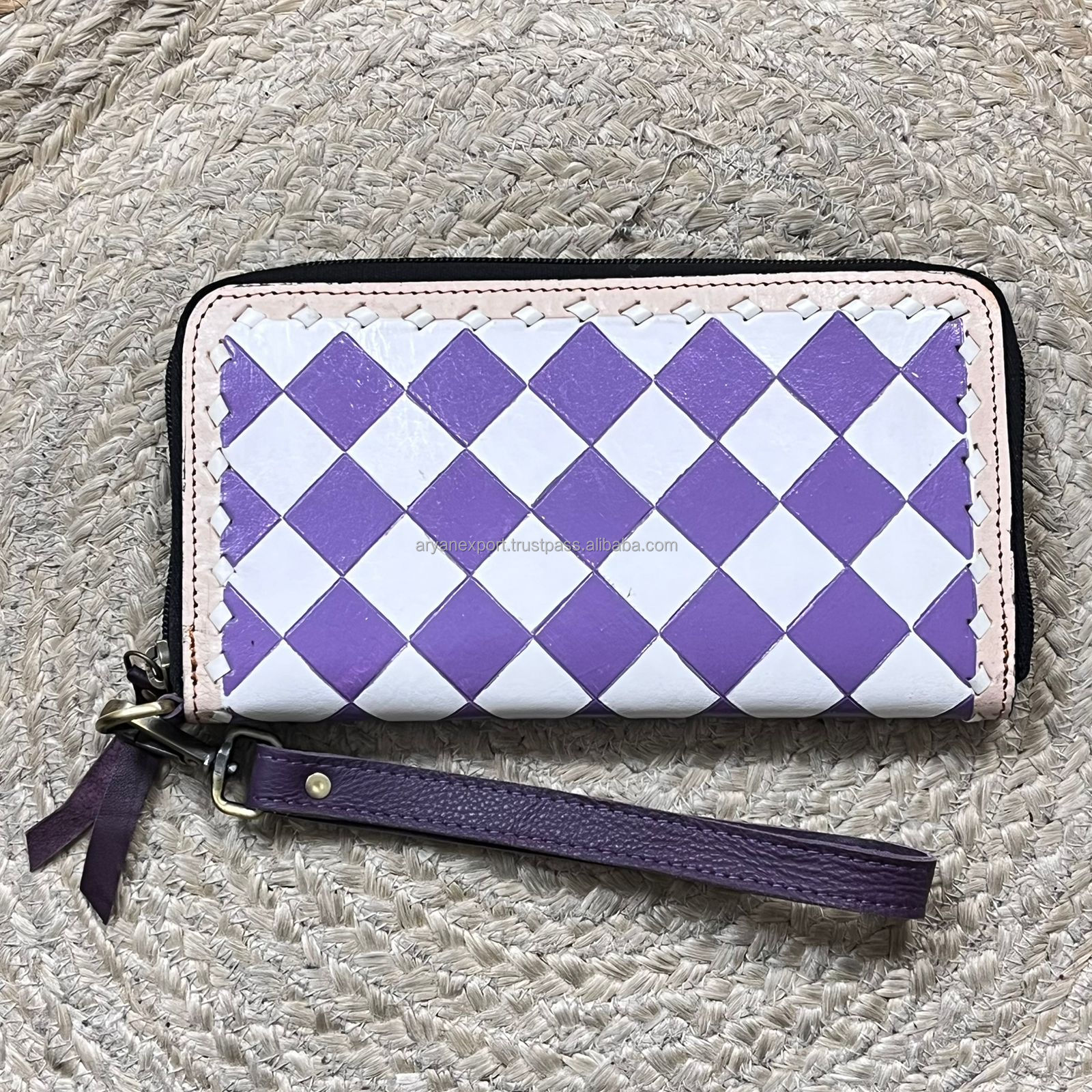 À carreaux violets et blancs