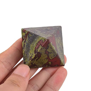 Pyramide de cristal de haute qualité en jaspe Dragon Bloodstone, pierre naturelle, pierre précieuse, pyramide de cristal de guérison - Product Image 3