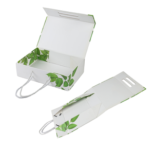 Caja de Regalo de Cartón Rígido Plegable Magnética Impermeable Ecológica de Diseño de Lujo con Asa Personalizada para Empaque de Ropa Reciclada - Product Image 4