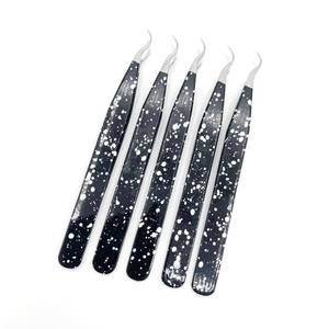 Pinzas de Precisión para Pestañas de Acero Inoxidable con Diseño de Puntos Negros y Punta Suave para Aplicación de Extensiones de Pestañas - Product Image 6