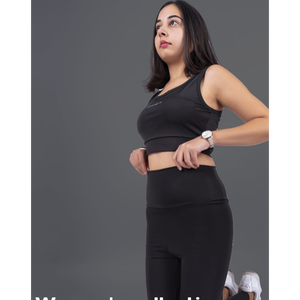 Conjunto Deportivo de Dos Piezas Coordinado: Top y Pantalones, Top Corto sin Mangas con Cuello Redondo, Sujetador Deportivo, Color Negro Jet Sólido, Compresión Ajustada - Product Image 2