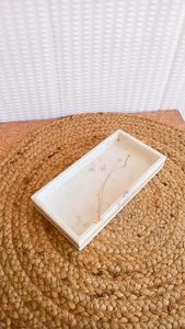 Plateau de service de luxe en marbre blanc avec accents dorés, compatible lave-vaisselle, portable pour comptoir de salle de bain, bijoux et vaisselle - Product Image 5