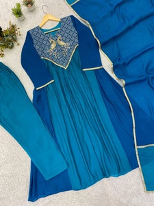 Traje Anarkali Azul Bordado en Chanderi con Manga Larga, Vestido Línea A, Estilo Clásico Indio, de Proveedor Indio - Product Image 5