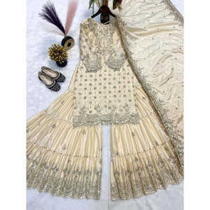 Vestido de noche de diseñador con parte superior inferior bordada y Dupatta para el trabajo de la secuencia de las fiestas - Product Image 1