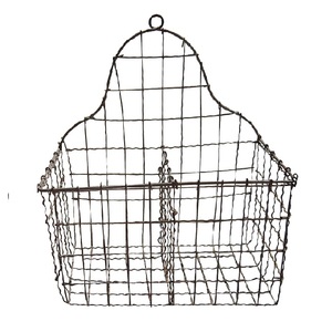 Cesta colgante de pared minimalista de hierro diseñada para espacios compactos, organización decorativa y decoración moderna para el interior del hogar. - Product Image 1