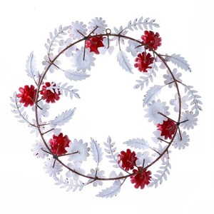 Couronne florale en métal colorée, parfaite pour la décoration intérieure du printemps. De magnifiques marguerites peintes à la main apportent un charme vibrant à votre porte d'entrée. - Product Image 6