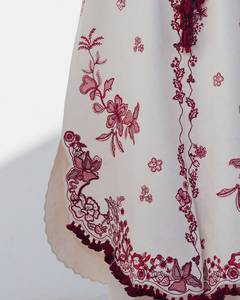 Conjunto de top de seda romana con bordado de diseñador, pantalón y dupatta de organza, completamente cosido y listo para usar. - Product Image 3