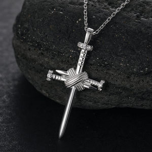 Pendentif épée plaqué argent avec incrustation de zircon, style punk, bijoux de mode unisexe, cadeau - Product Image 1