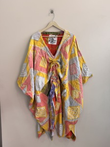 Lot assorti de kaftans vintage Kantha à coupe asymétrique en tissu recyclé - Product Image 1