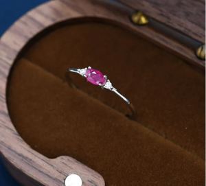 แหวนทับทิมธรรมชาติในตัวเรือนเงินแท้ แหวนทับทิมแท้ แหวนพลอยขนาดเล็ก แหวนประจำเดือนเกิดเดือนกรกฎาคม - Product Image 4