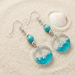 Pendientes de resina hechos a mano con cuentas de turquesa y discos de resina con diseño de océano, joyería de moda para mujer - Product Image 1