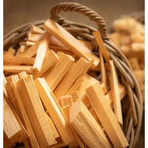 Bois de chauffage de qualité supérieure, bûches de bois dur sélectionnées pour le chauffage commercial et les acheteurs internationaux, fabrication OEM disponible - Product Image 1