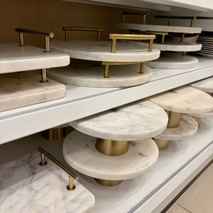 Plateau de service en marbre blanc, poignées en laiton, forme hexagonale, design moderne, plateau à nourriture, vaisselle décorative, planche de service - Product Image 4