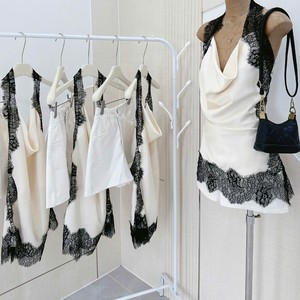 Robe mini blanche chic sans manches OEM avec ourlet en dentelle noire contrastante pour les soirées - Product Image 6