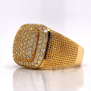Anillo de cóctel para hombre en oro amarillo con diamante de talla brillante redonda y engaste pavé, estilo geométrico hip-hop - Product Image 3