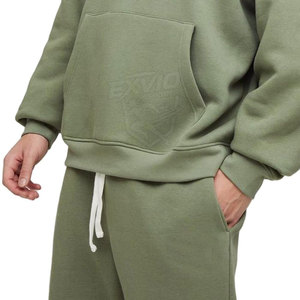 Ensemble de survêtement confortable pour homme avec un design tendance et une coupe extensible, parfait pour se détendre toute la journée - Product Image 3