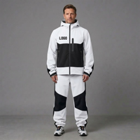 Ensemble survêtement homme sur mesure color block, veste coupe-vent zippée et pantalon, style rétro streetwear et sportswear