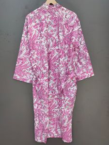 เสื้อคลุมกิโมโนผ้าฝ้ายลายดอกไม้สีขาวสีชมพูพร้อมสายรัดชุดเดรสสำหรับสตรีพิมพ์ลายดอกไม้สีชมพู - Product Image 5