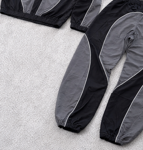 Conjunto Deportivo Personalizado para Hombre, Chaqueta Cortavientos con Parches de Poliéster y Nailon, Chaqueta con Cierre y Pantalones Cortos - Product Image 5