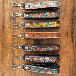 Llaveros de cuero tallados a mano con estilo, llaveros de cuero con estampado Floral y corazón en relieve, accesorios de cuero, llavero bonito - Product Image 4