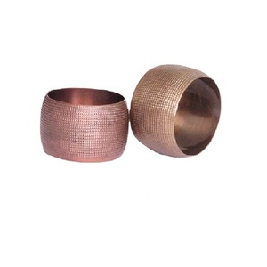 Anneau de serviette Artesign NR 2024 en laiton texturé écologique couleur or pour la décoration de table de mariage et de fête, table élégante - Product Image 1