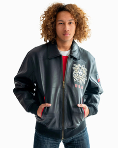 เสื้อแจ็คเก็ตบอมเบอร์ผู้ชายปักโลโก้ตามสั่ง แขนหนัง สีดำ สไตล์ Letterman แบบครอป แนวเบสบอล ขายส่งสำหรับคู่รัก - Product Image 3
