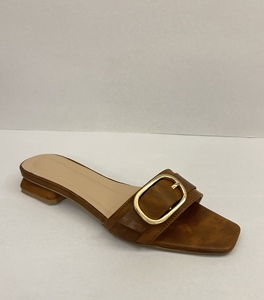 Sandalias mules de tacón cuadrado marrón con punta cuadrada, de piel auténtica, con hebilla, para verano. - Product Image 1
