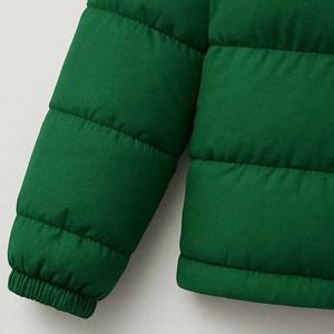 Fabricante de Ropa Personalizada, Chaqueta Acolchada Verde de Invierno para Hombre con Capucha, Logotipo Personalizado y Tela de Poliéster/Nailon - Product Image 4