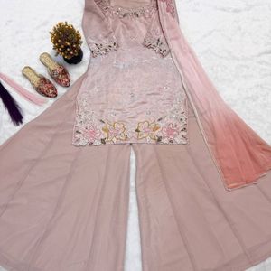 Kurti de diseñador de seda romana pesada con bordado de cristal, Sharara Palazzo con corte Kali y Dupatta de gasa bordada para mujer | - Product Image 3