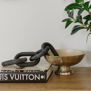 Décoration murale ovale en bois noir personnalisée, faite à la main, écologique, polie, avec chaîne - Product Image 1