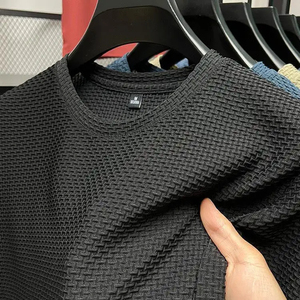 Camiseta de Hombre Blanca de Punto Waffle, Manga Corta, Cuello Redondo, Corte Regular, Transpirable, Estilo Casual, 100% Algodón - Product Image 2