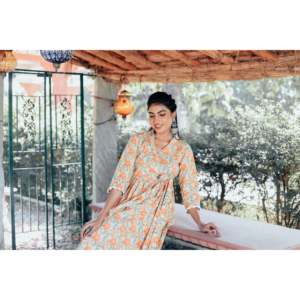 Ensemble Kurta Bohème Flora en crêpe orange, taille XS, avec manches trois quarts - Product Image 2