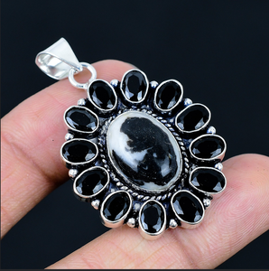 Pendentif fleur en jaspe blanc naturel, collier floral, bijoux faits à la main, bijoux pour femmes - Product Image 2