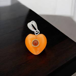 Pendentif Monalisa en forme de cœur bombé de 14 mm, œil de chat orange, avec attache en argent sterling 925, fait main, pour collier - Product Image 1